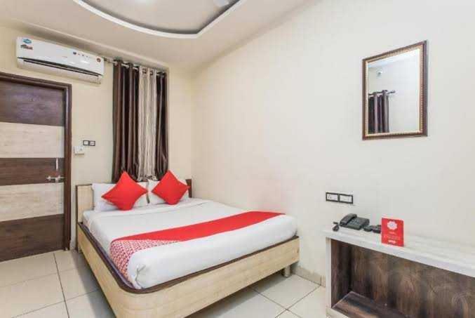 Capital O 4042 Hotel Mehar Residency Indore Exterior foto