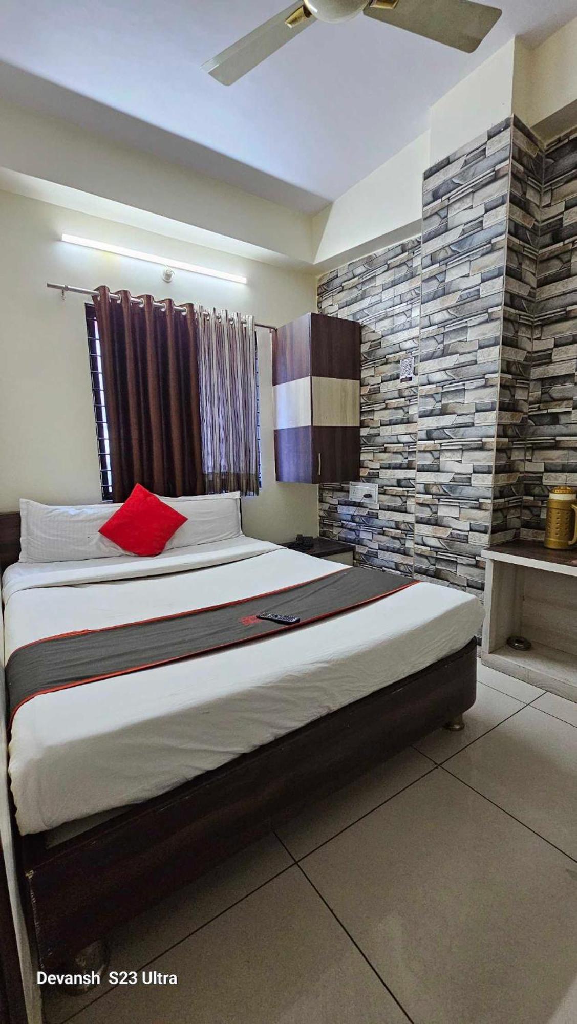 Capital O 4042 Hotel Mehar Residency Indore Exterior foto