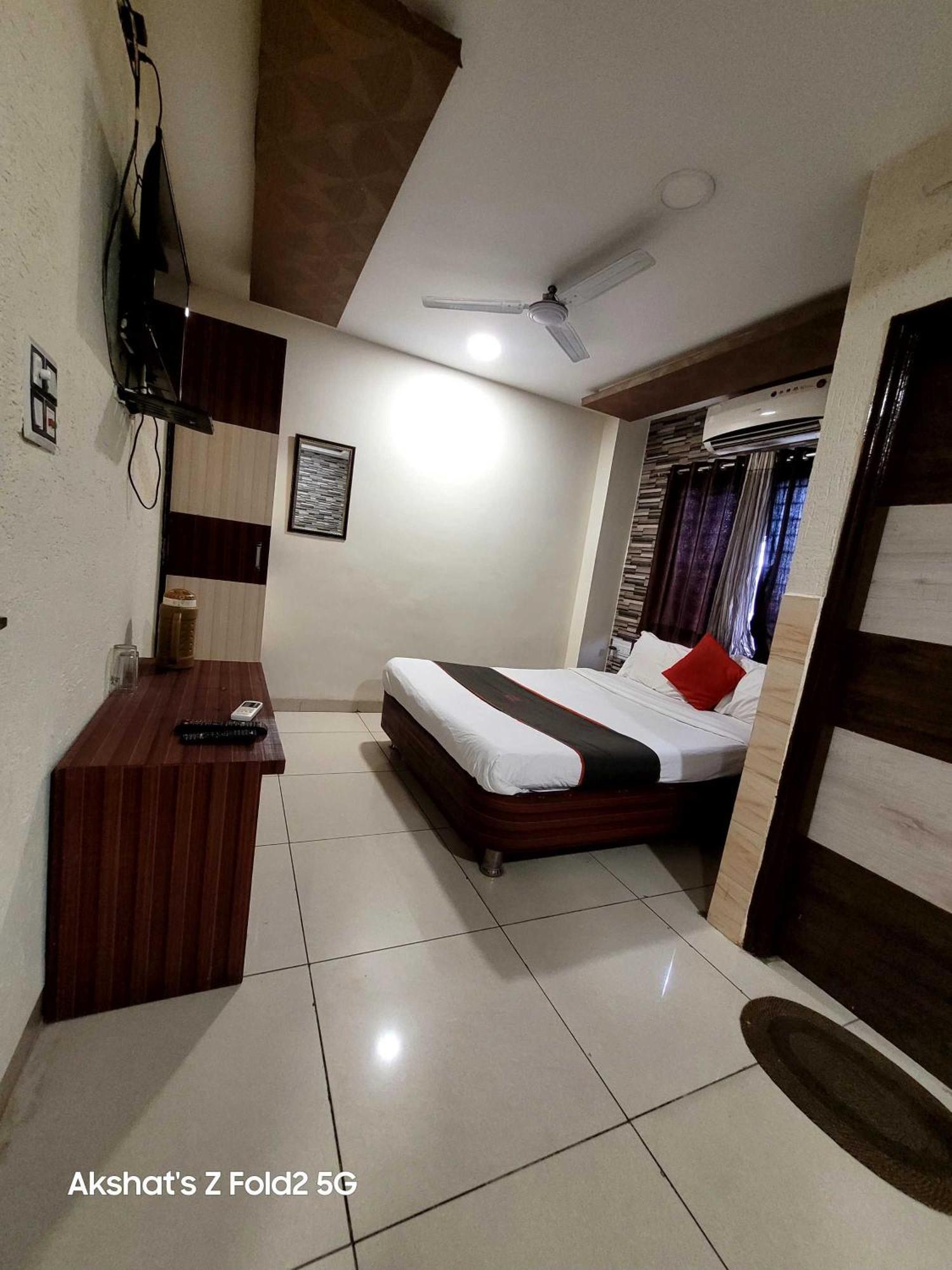 Capital O 4042 Hotel Mehar Residency Indore Exterior foto